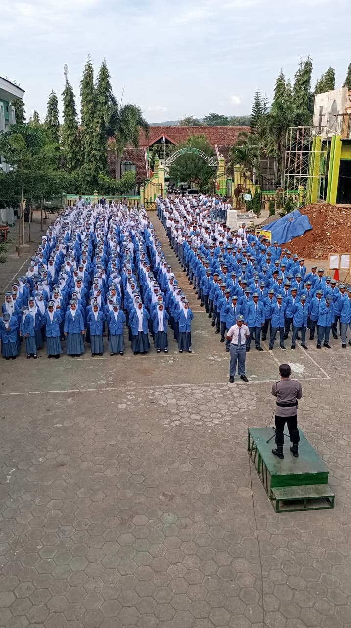 Pembinaan Kapolsek Panekan di MAN 3 Magetan: Safety Riding, ideals, dan Discyplin